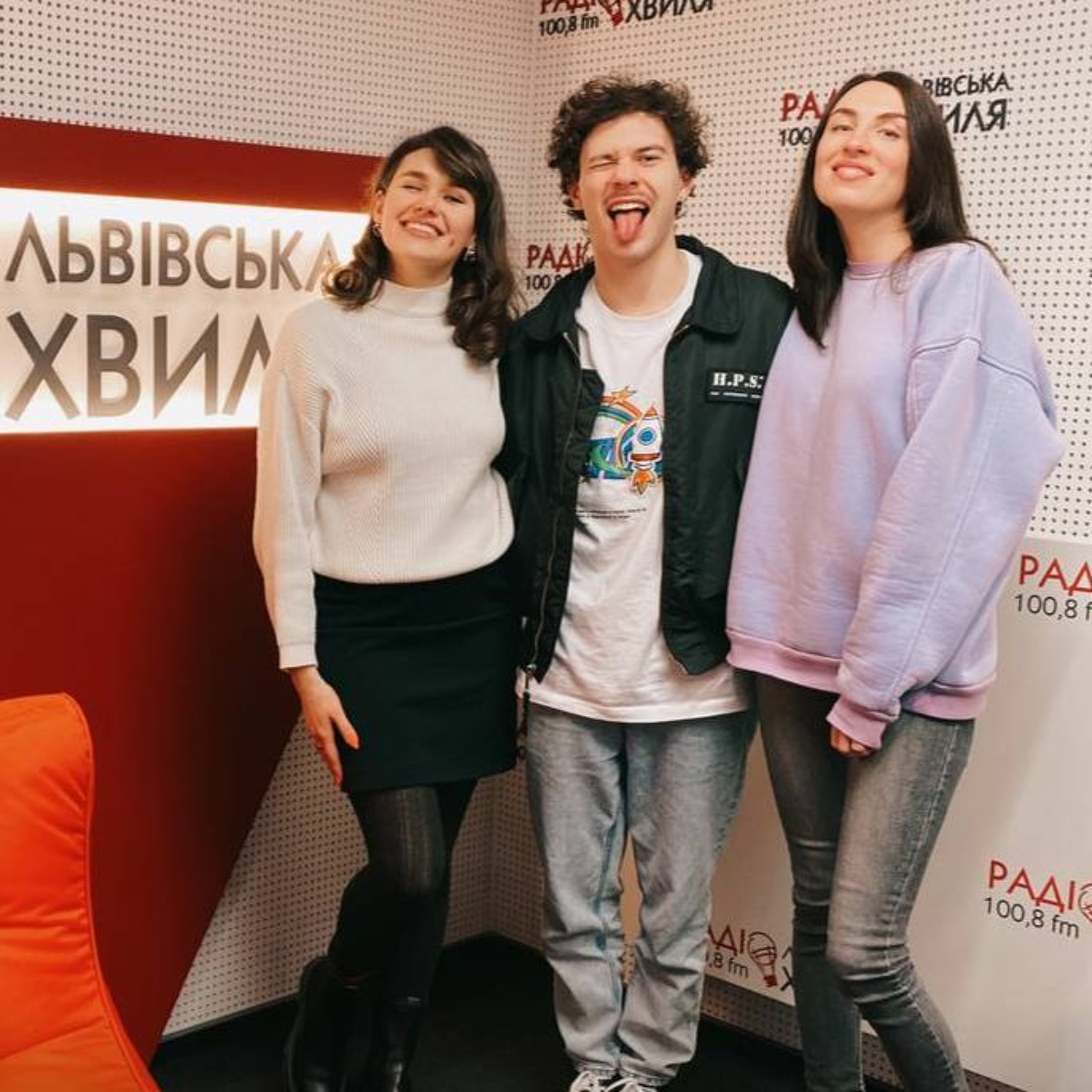 Зустріч з Tom Odell, фанат Бібера та скандал в Papa Music - ENLEO в інтерв'ю шоу "Аперитив" episode artwork