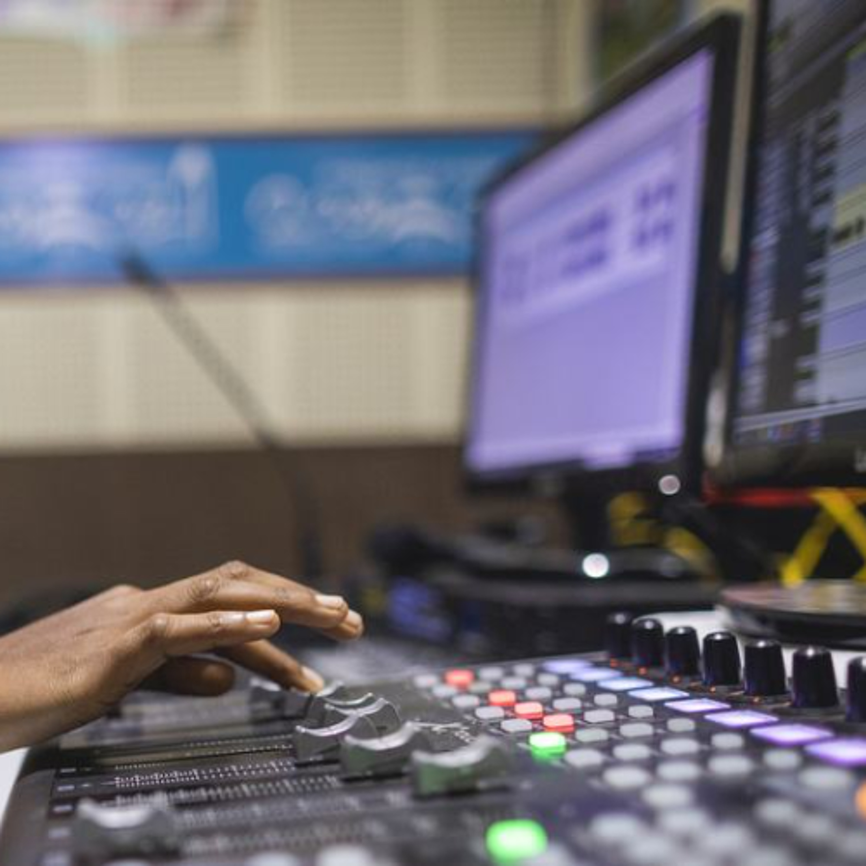 Dia Mundial do Rádio enfatiza atuação para melhor lidar com crise climática episode artwork