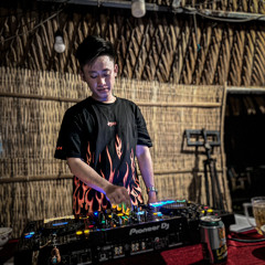 BAND 4 BAND - TUKI x LAY