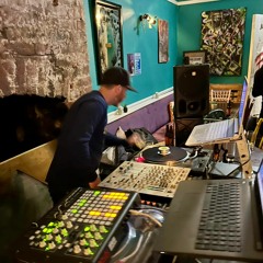 Low End Of Normal Mix - Laurels Dec 2023 - UK Garage and 2 Step