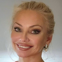 Ph. D. Pauliina Laitinen - lumoava, koskettava ja karismaattinen taideasiantuntija
