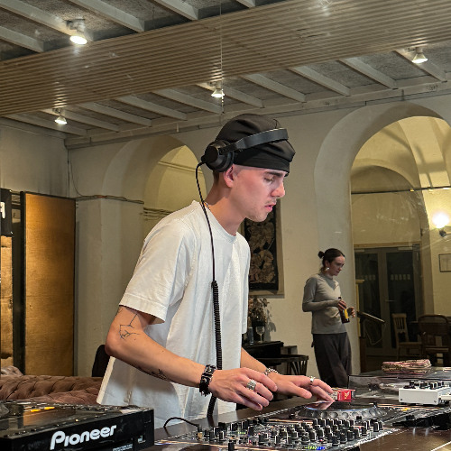 DJ SOURCE | Radio Rudina