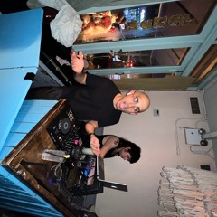 4 Ur Inner White Gorl (Open Format + Top 40)