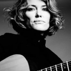 Cerys Matthews reads 'Blackberry Picking' by Seamus Heaney