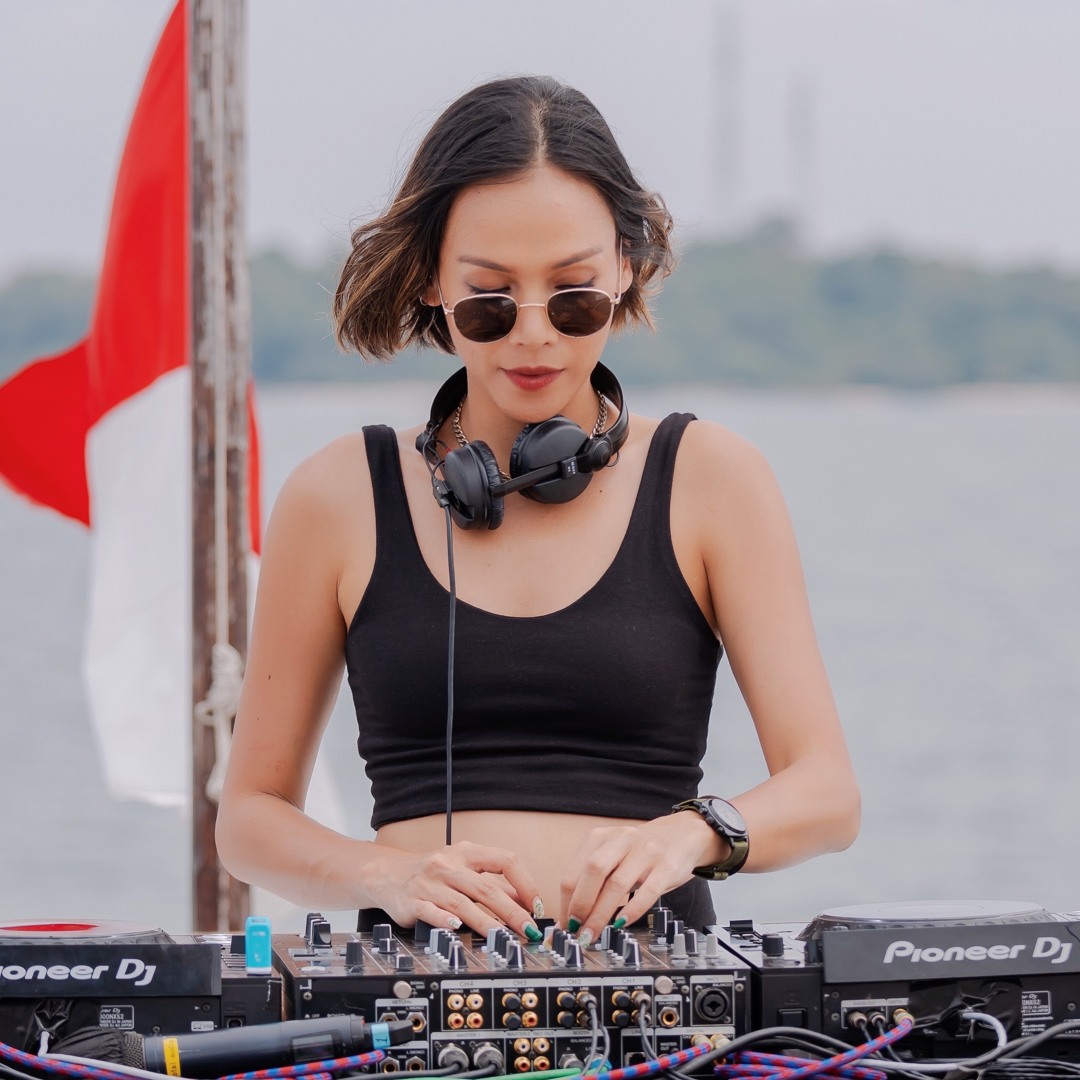 artworks-KQcpzlyCgxvMFQzU-