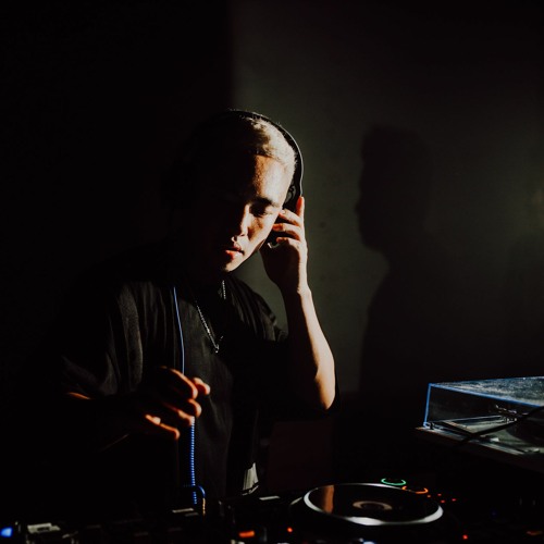 ⌜ Essential Shmix - b_man ⌟
