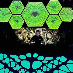 Cosmic Seeds x TATORT.Kollektiv @ Triptychon