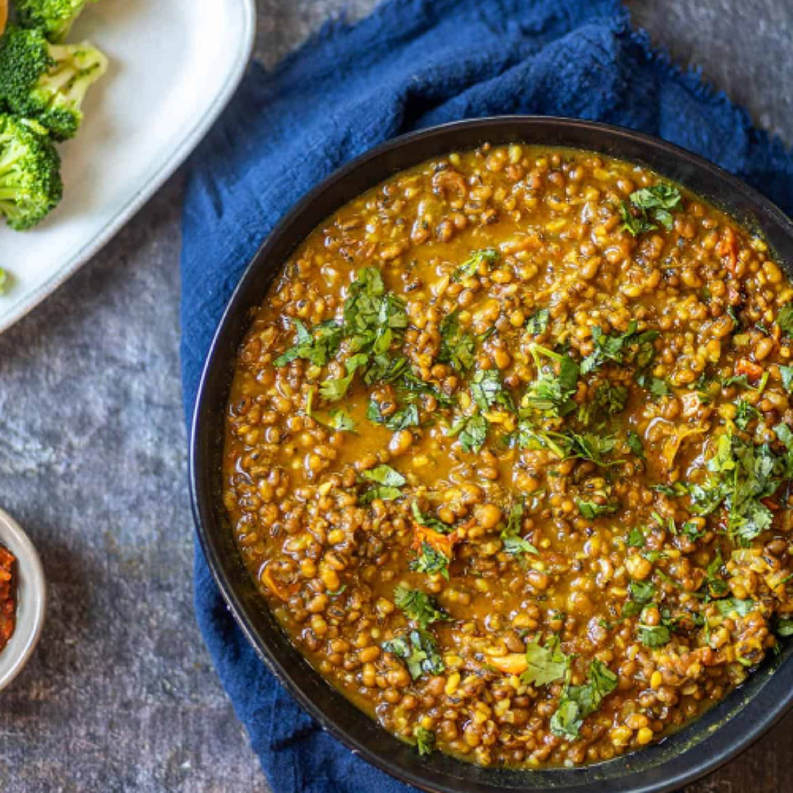 LES PLANÈTES DANS NOS ASSIETTES - Daal de Moong vert (Lentilles vertes Moong) (lundi 8 décembre 2025) episode artwork