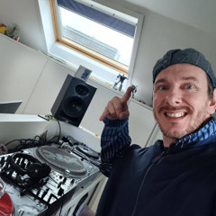 DJ-100Bass-T ---Early Hardcore