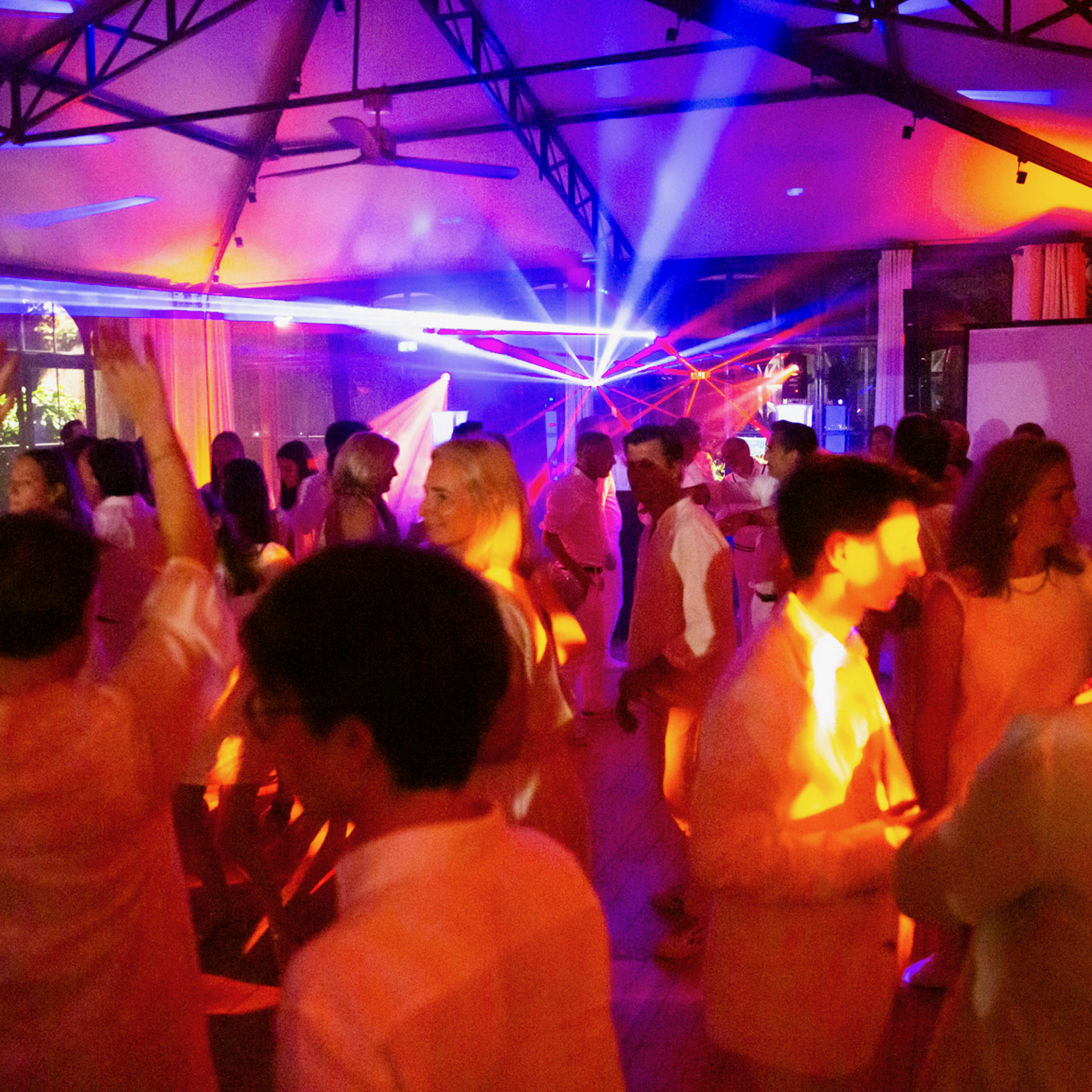 Dancefloor, Warm ups & Cocktails !