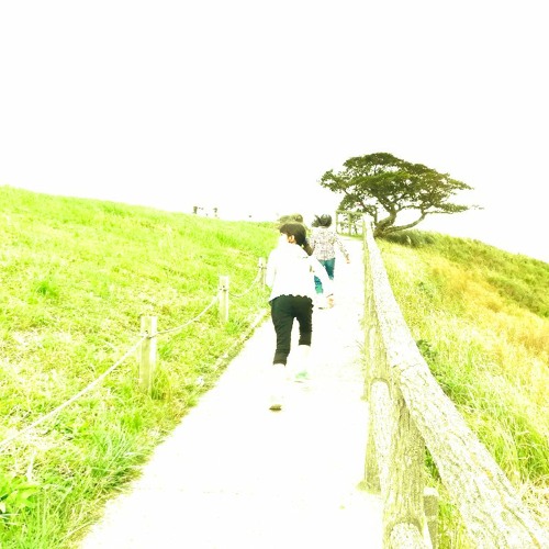 白い光の中に山なみは萌えて By Muimix 白い光の中に山なみは萌えて By Muimix