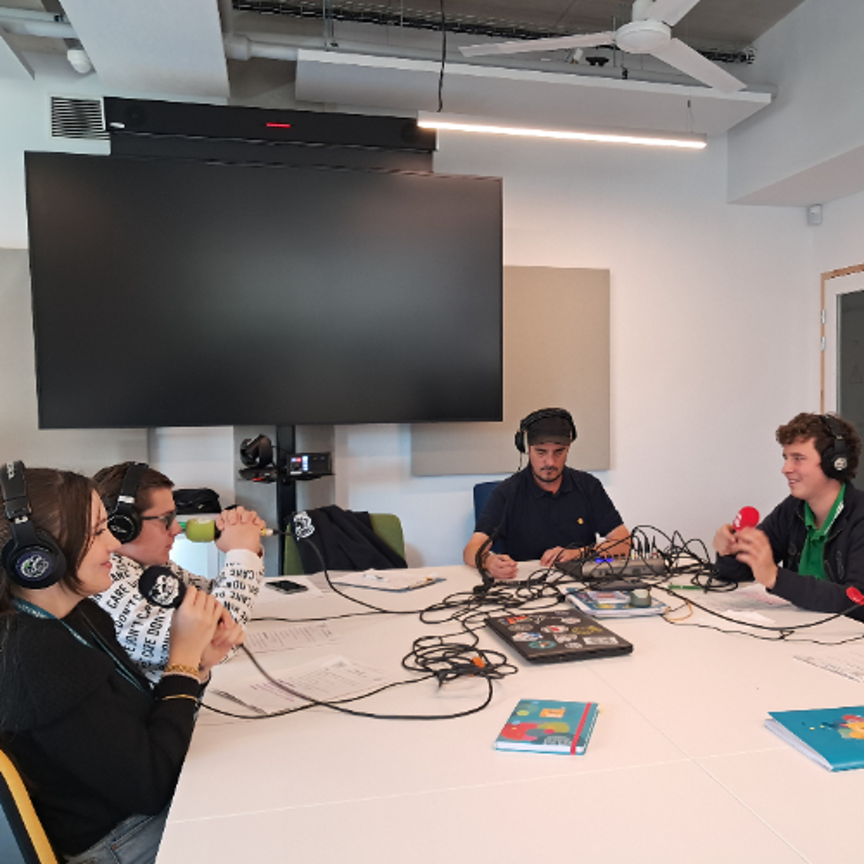 Micros Gardois : Débat sur les Réseaux Sociaux episode artwork
