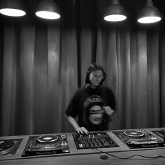 Mica Onzari - Peak Time Techno Set - Enero 2025