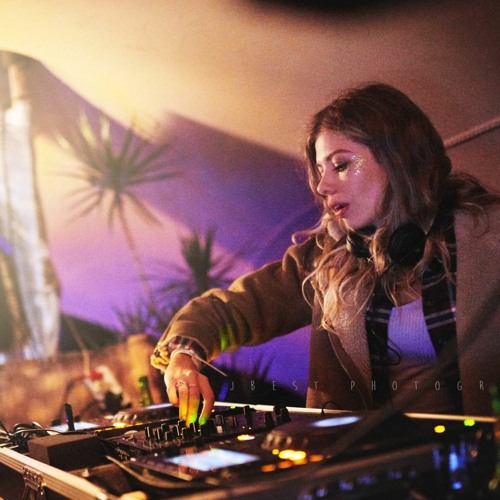 Sara Love @ Into The Wild Moon Child