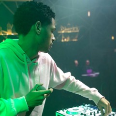 MT - NO OUVIDINHO ( DJ ML DA VILA )