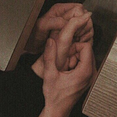 وانا بين ايديك بنسى اللي فات💗