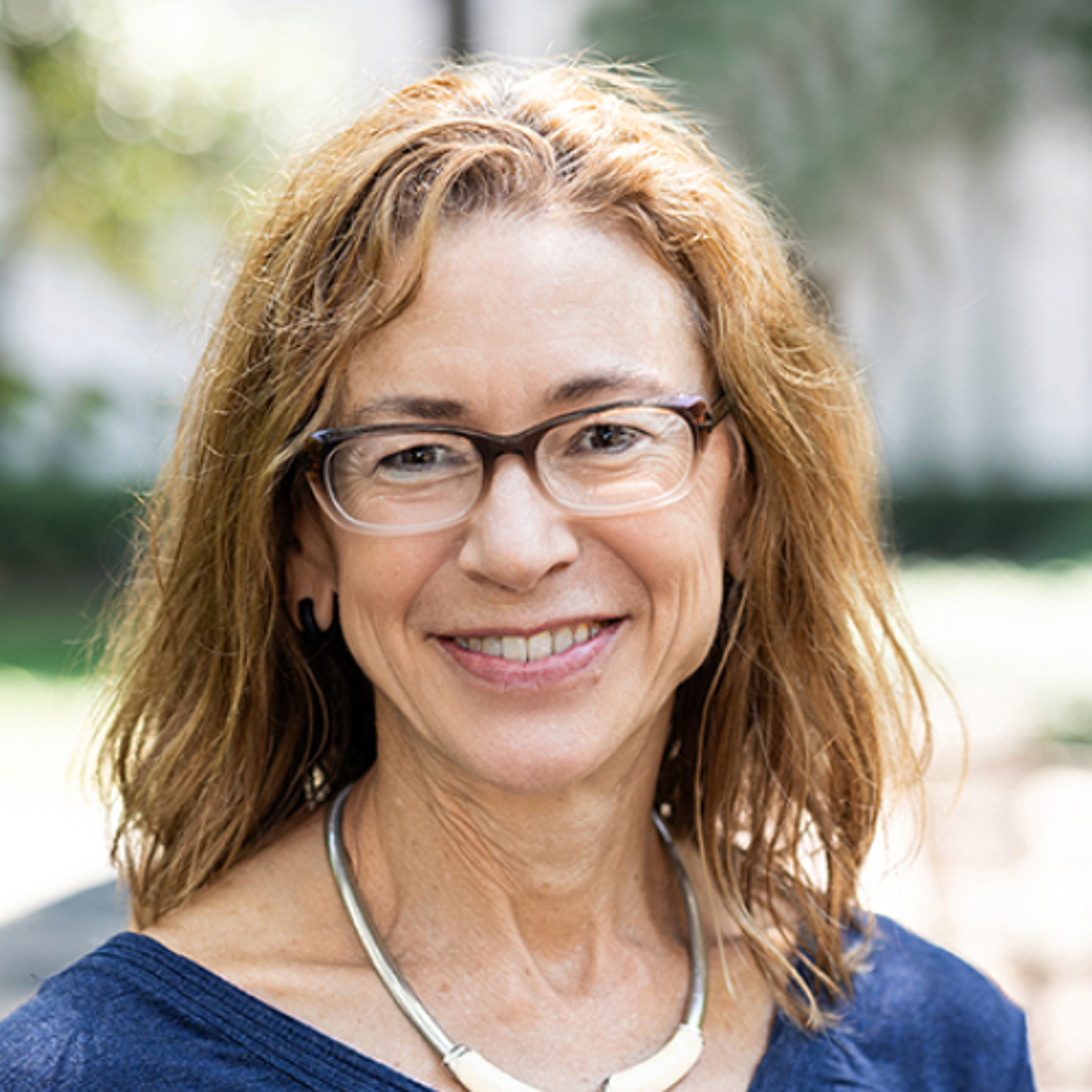Lisa Dillman: Translating Worlds Between Spanish and English episode artwork