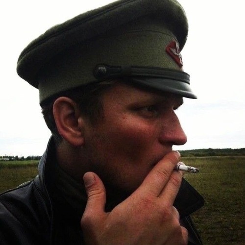 ‎⁨وكنت اتعمد النظره عشان احظى بنظراتك ❣️⁩