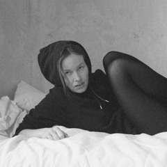 Marta Trektere stāsta par darbu "Oestrus Youth" (ar Anni Puolakku)