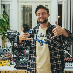 Rave Traxx w/ H33T & Hiper.diy.a - 27th October 2022