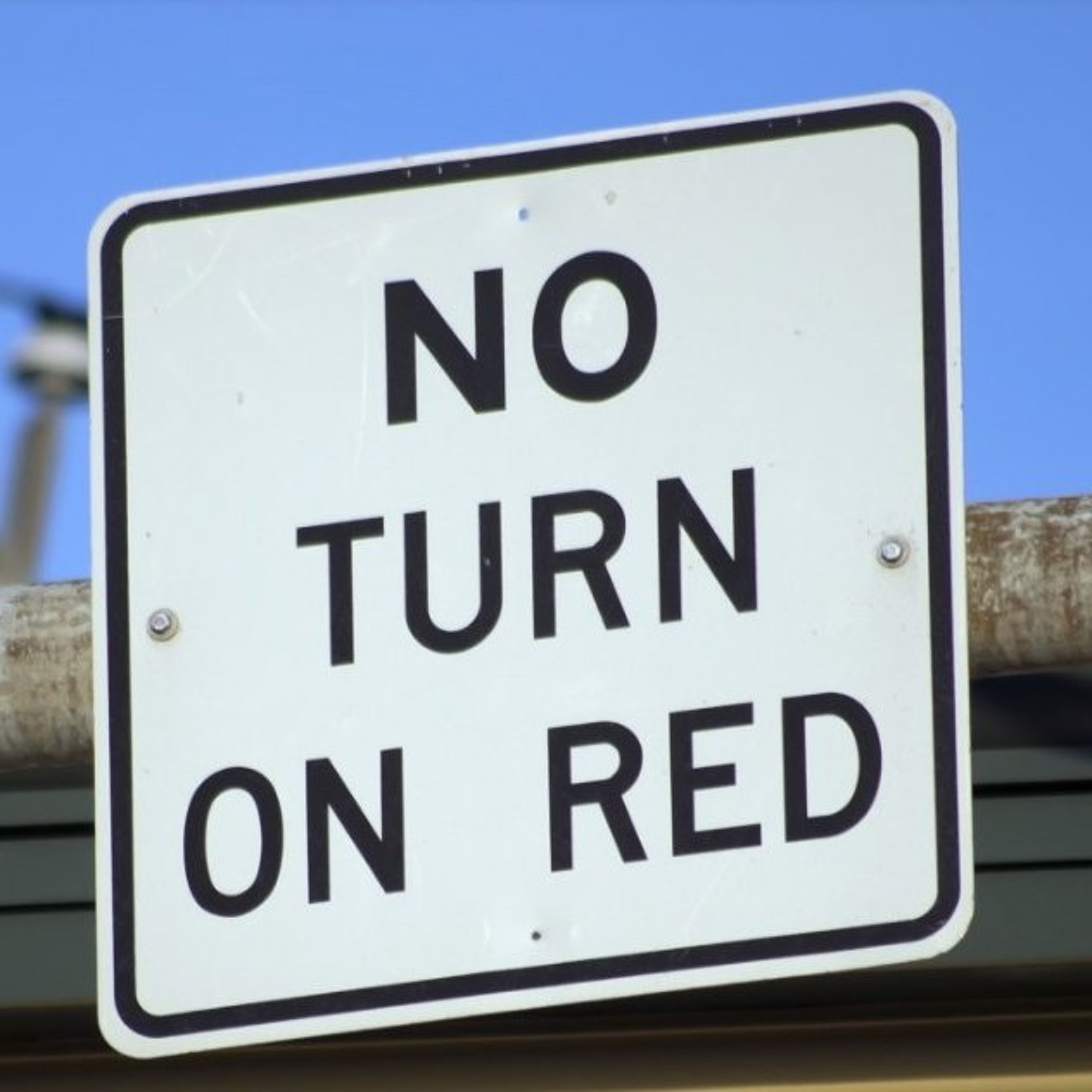 Madison considers “No Turn on Red” policy
