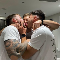 kiss ur m8s