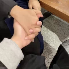 ‏" ليس عامك عامنا سعيد معاً "