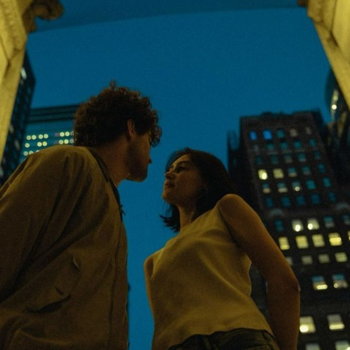 Anh muốn tiến xa hơn trong mối quan hệ này em biết không ?