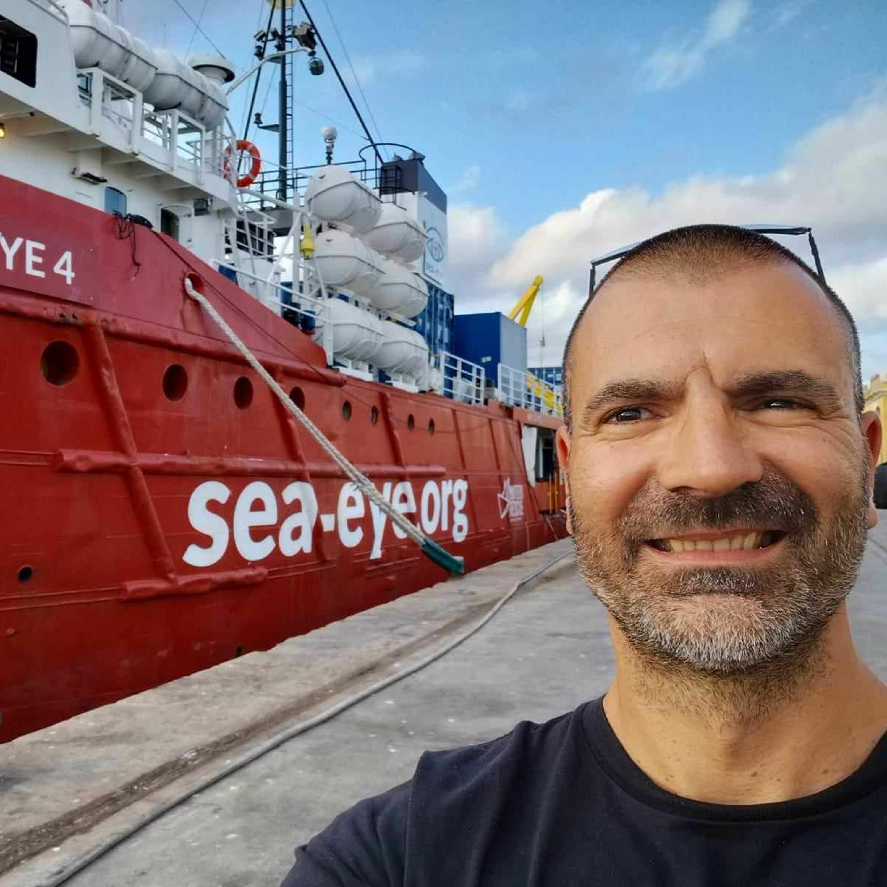 Arnaud Banos, chef de mission-sauveteur en Mer Méditerranée (Sea Eye) - Reportage episode artwork