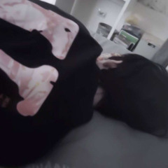 Я хочу выпустить обойму себе в лоб пока ты спишь