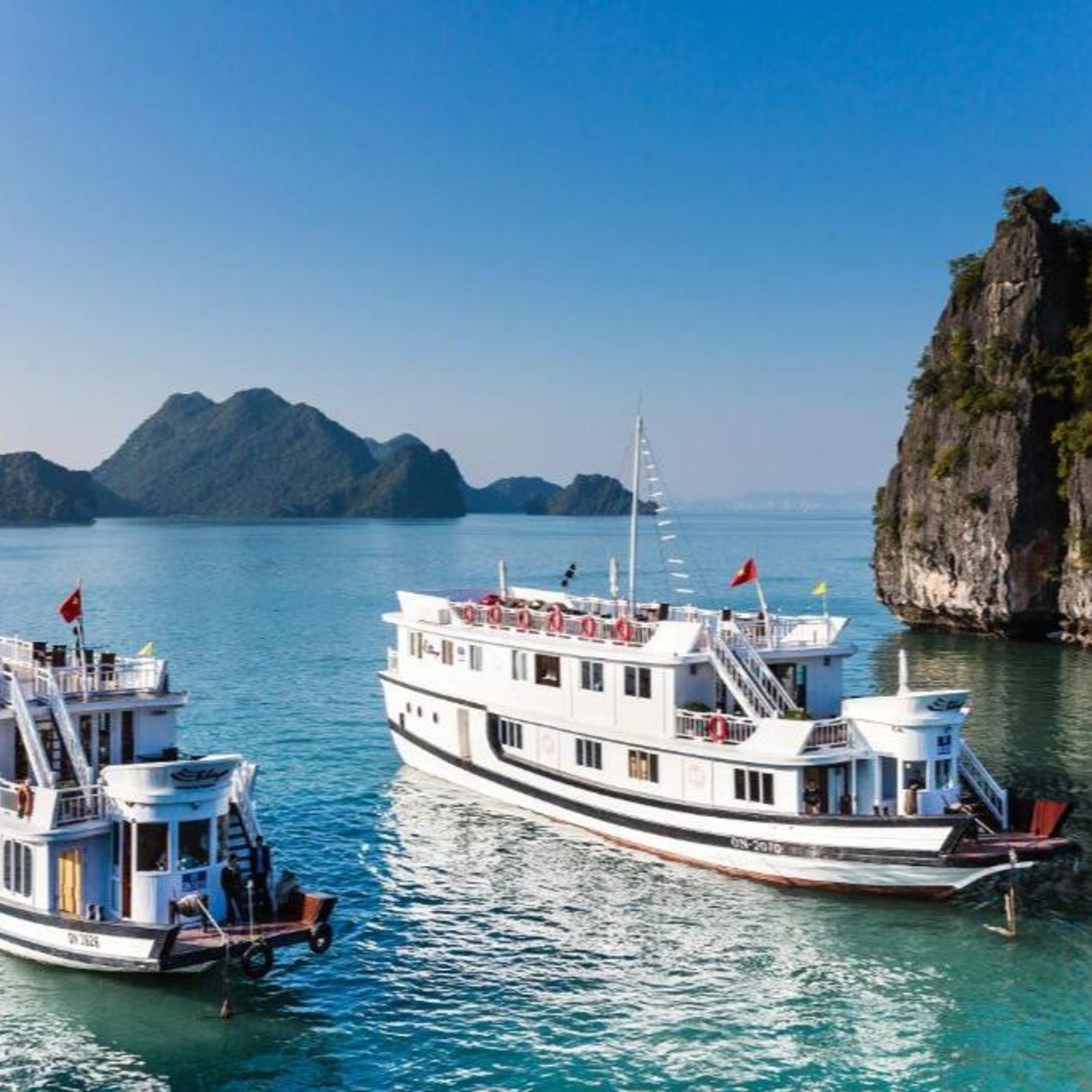 Bhaya Cruise luxury on Halong Bay -Mike Smith episode artwork