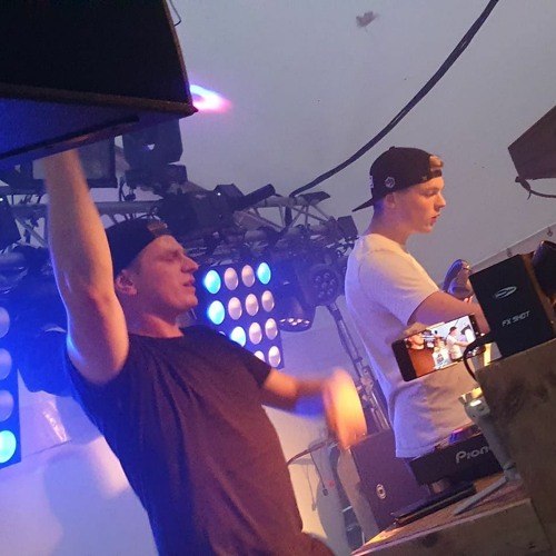 Disruption Live @Poolparty