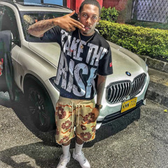 MÁS DE AHÍ  TOPBOY