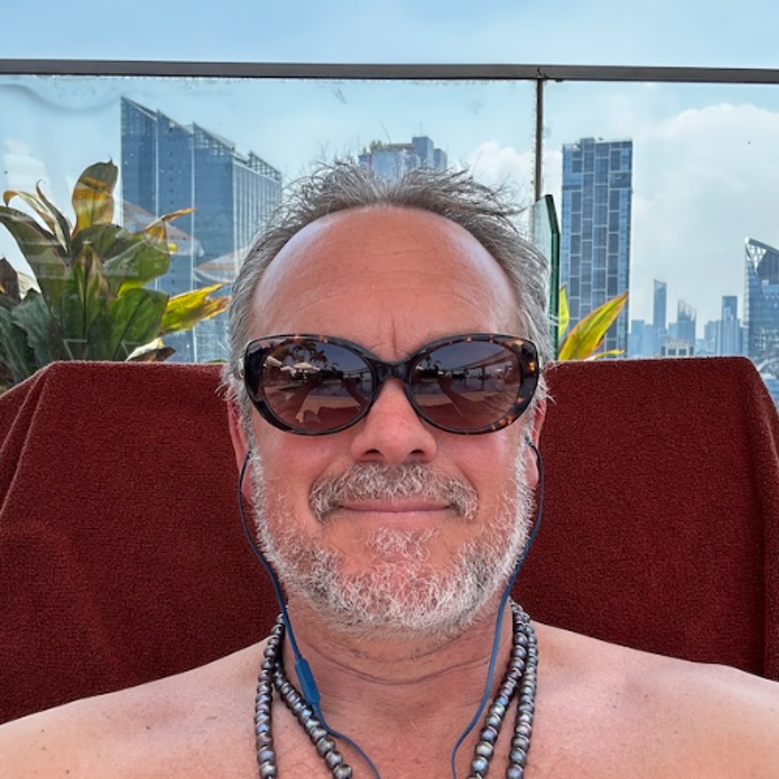 Jacuzzi Breaks 03 – Gavin Hardkiss episode artwork