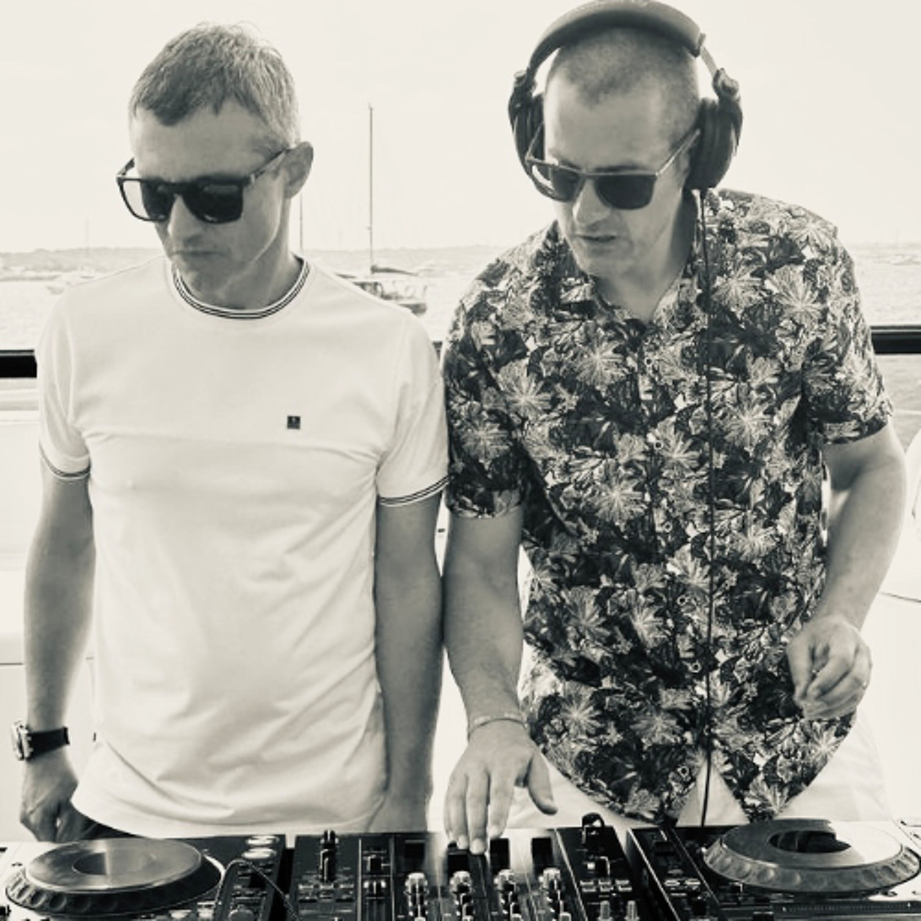 DawB2BLloyd - Villa Rooftop sessions : 4am to Sunrise Mix episode artwork