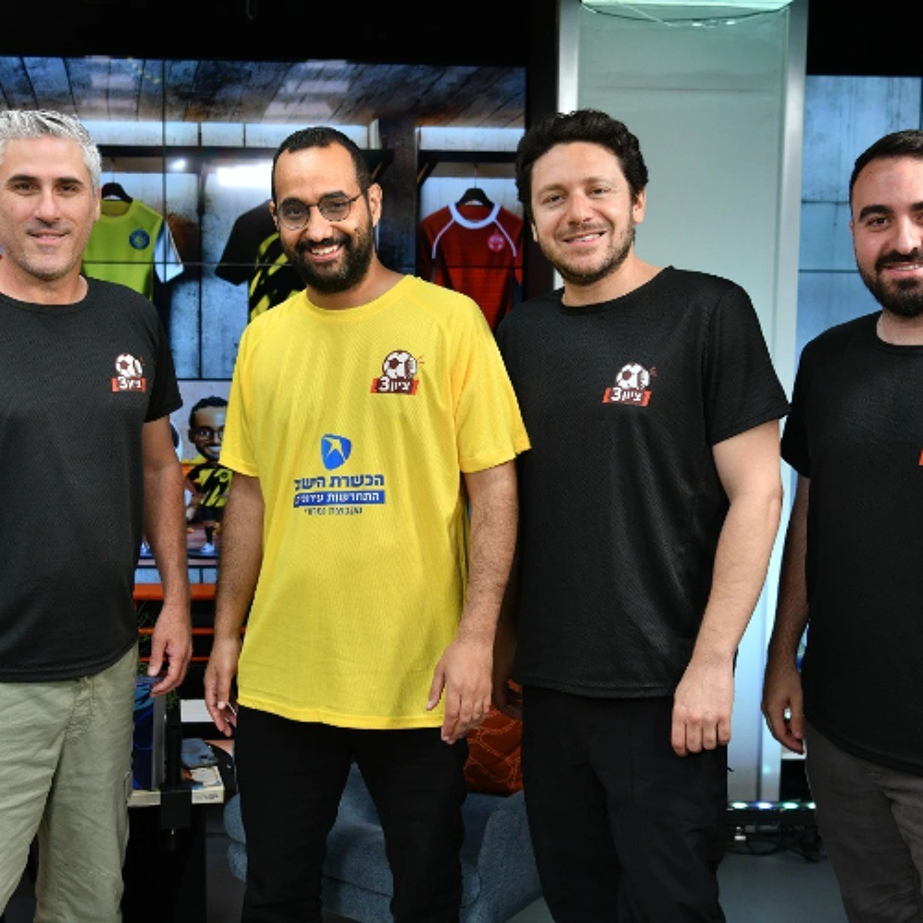 עוד צעד לצלחת צהובה שחורה