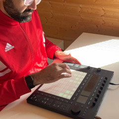 trippy live techno set with Ableton push 3 standalone