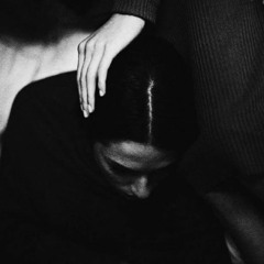 فَأنْتَ رِواءُ عُمْرِي واحْتِراقِي.. وأصْبَحَ فِيكَ يَقْتُلُنِي جُنُونِـي، لَا تَخْذِل ضُلُوعًا أنْتَ فِيهَا.. وَحِينَ أَرَاكَ لاتَخْذِل عُيُونِـي