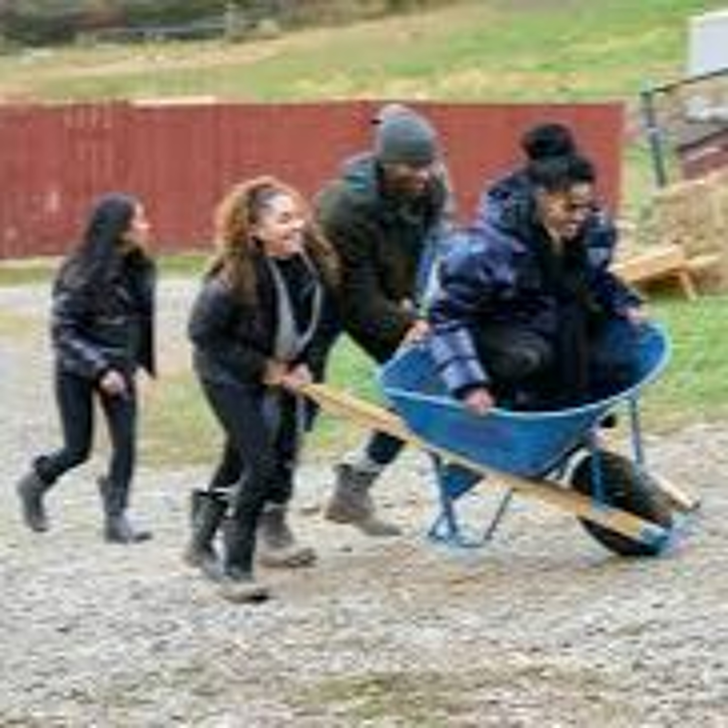 Bachelor 25 / Episode 4 - Pumpkin Boats & Mean Girls thumbnail