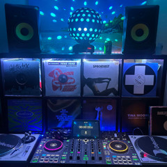Deckstar Deluxe - Big Room Pumping House