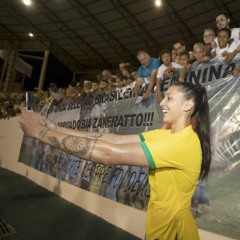 "A gente quer vê-las jogando perto" - Jordânia Souza