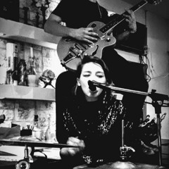 I FEEL LOVE (EVERY MILLION MILES) - The Dead Weather Cover - GIUDI E QUANI