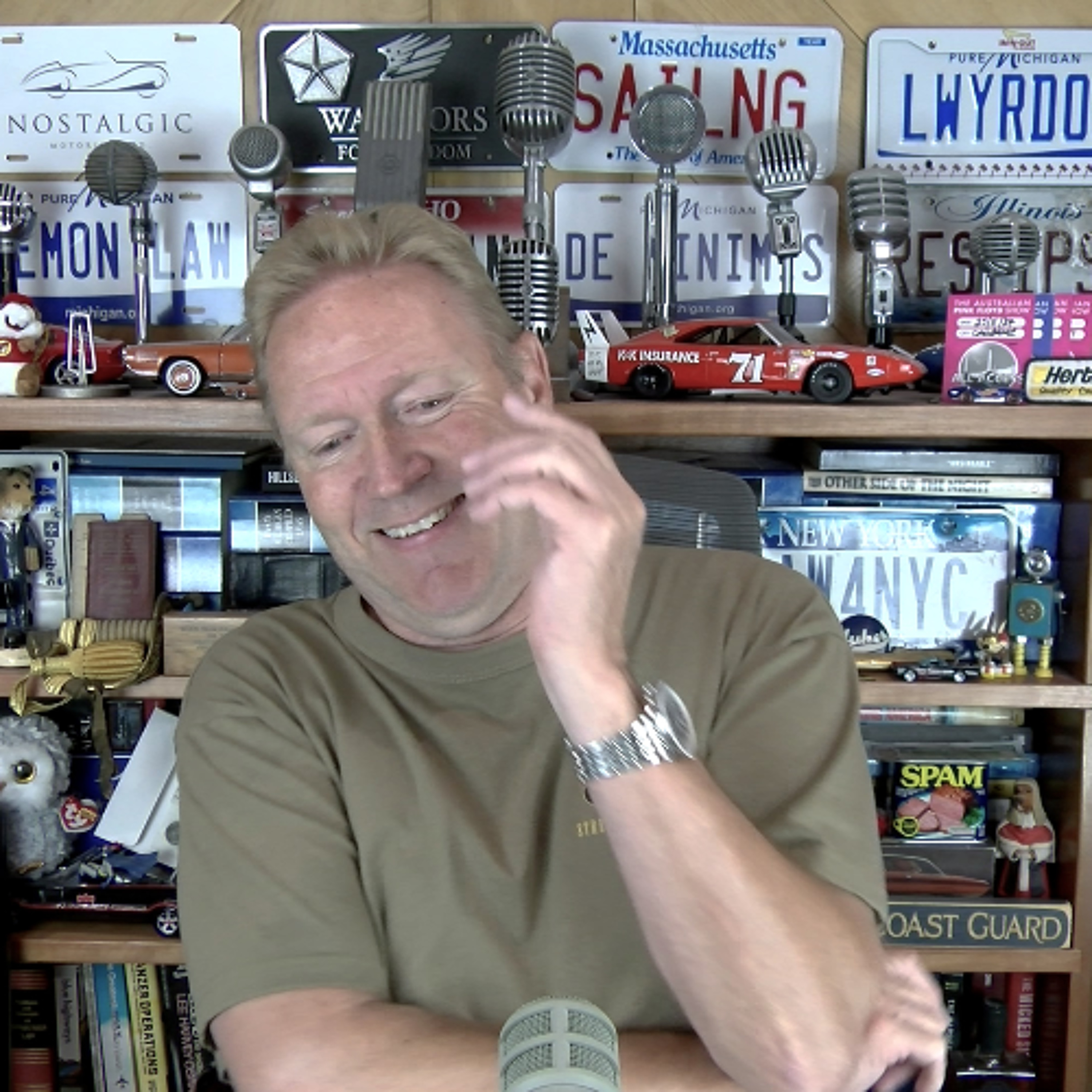 Police Chief Wants You to Stop Flashing Your Brights to Warn of Speed Traps