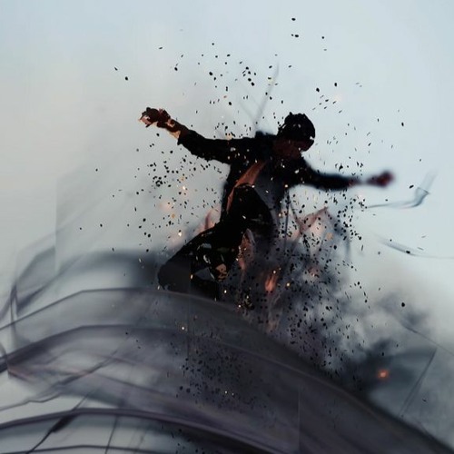 انت مرتاحٍ وانا الشوق يصلاني جحيمه..