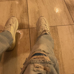 TRAPPIN IN MY YEEZYs