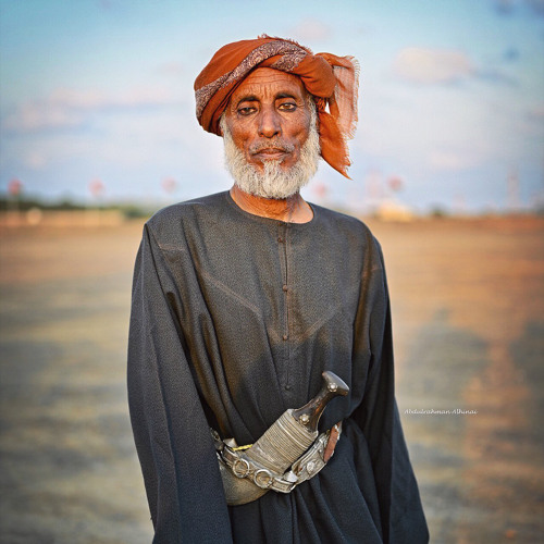 ياذا الحمايم وش تبني مغرم ويتني على عوق