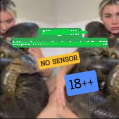 (Original Clip) One Girl 50 Snake Viral ONE GIRL FIFTY SNAKE