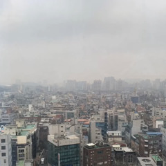 taeyong singing 'the moon represents my heart' by teresa teng for 10 minutes and it's raining