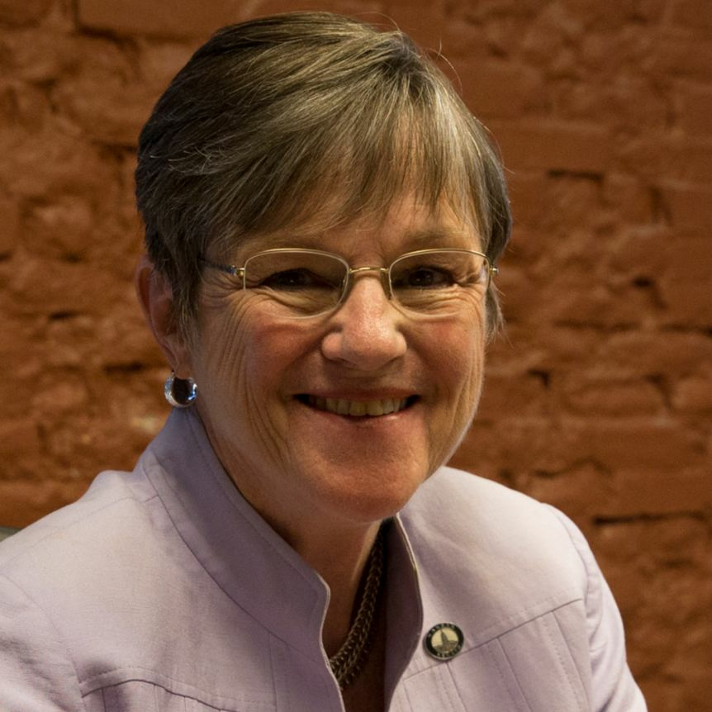 Episode 157: Kansas Governor Laura Kelly on making decisions during a pandemic episode artwork