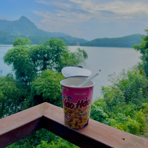 Sao em nhìn anh với gương mặt lạ lẫm